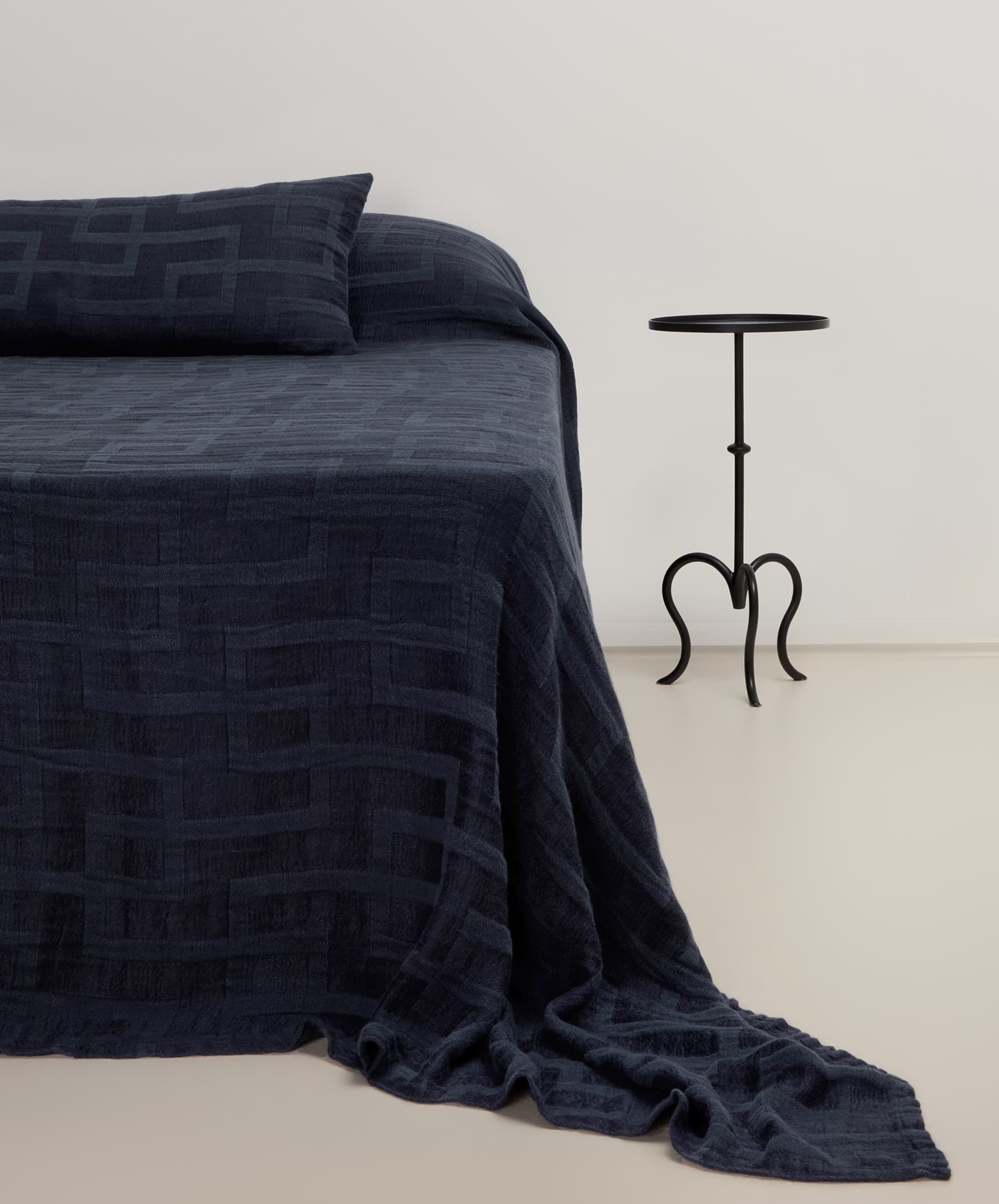 Navy Linen Lumbar Decorative Cushion Cover - Image 2