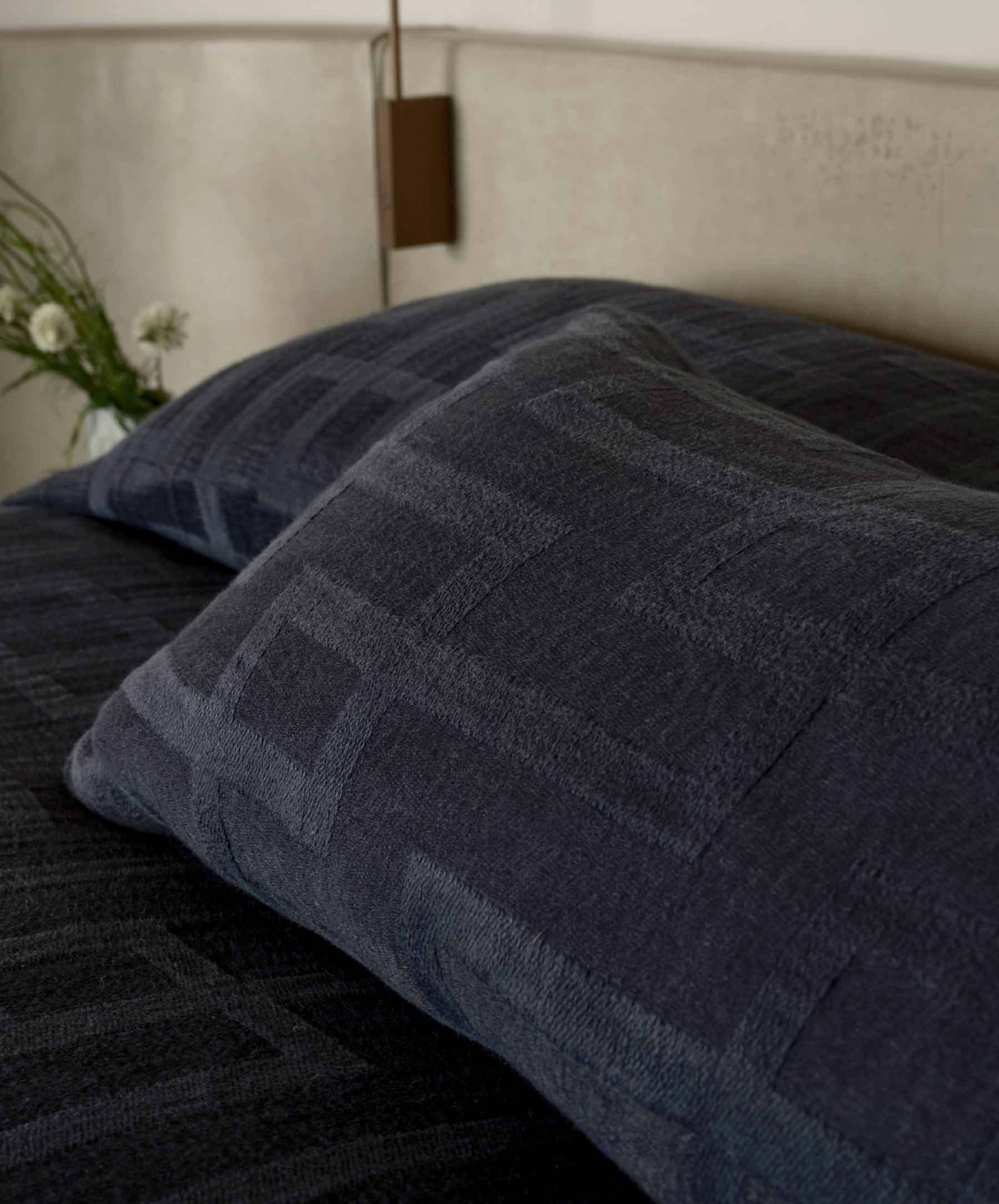 Navy Linen Lumbar Decorative Cushion Cover - Image 5